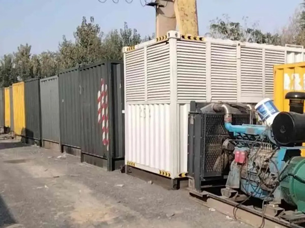 易县200KW柴油发电机机组每小时油耗是多少？